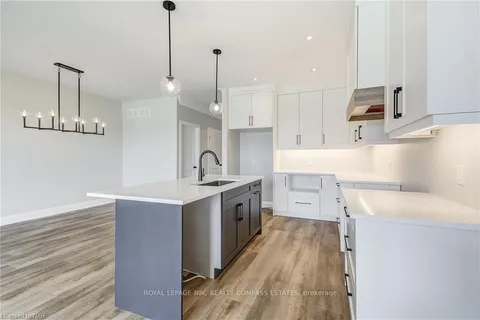 38A NEPTUNE Dr, St. Catharines, ON L2M 2S2