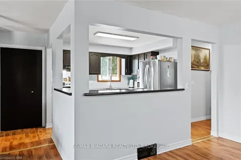 16 HARRIETT St, Welland, ON L3B 2H5