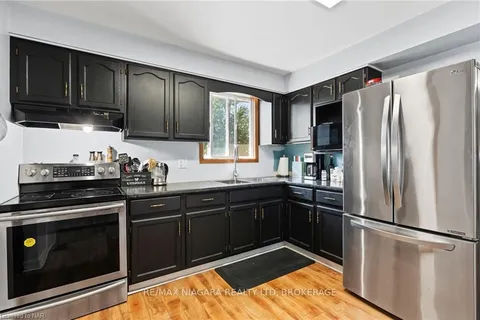 16 HARRIETT St, Welland, ON L3B 2H5