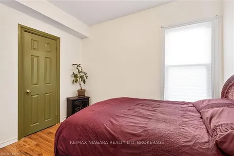 33 PHIPPS St, Fort Erie, ON L2A 2V3