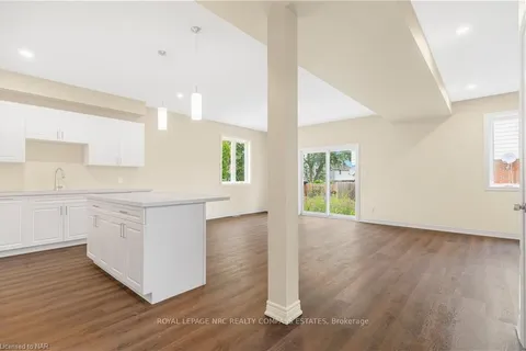 201 HODGKINS AVENUE Ave, Thorold, ON L2V 0M6