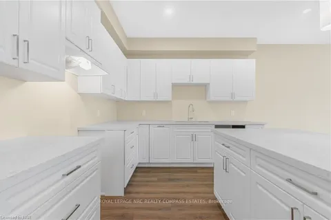 201 HODGKINS AVENUE Ave, Thorold, ON L2V 0M6