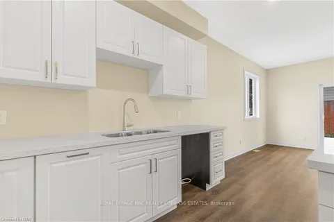 201 HODGKINS AVENUE Ave, Thorold, ON L2V 0M6