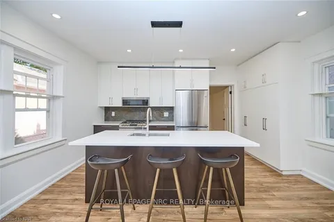 86 QUEEN ST St, St. Catharines, ON L2R 5H3