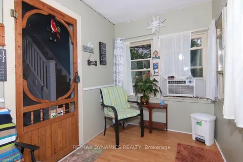 82 LOUTH St, St. Catharines, ON L2S 2T4