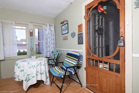 82 LOUTH St, St. Catharines, ON L2S 2T4