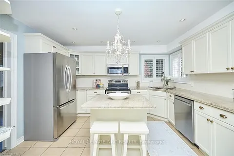 68 WELSTEAD Dr, St. Catharines, ON L2S 4B1