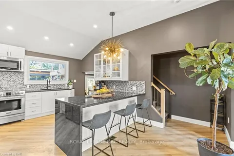 5 DOROTHY St, St. Catharines, ON L2N 4A4