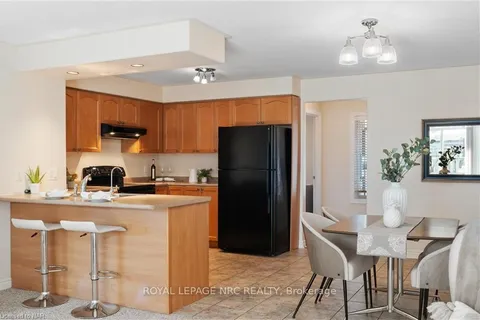 4 AVERY Cres, St. Catharines, ON L2P 0B4