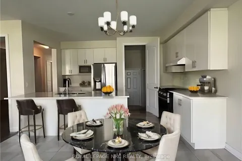 76 SUNFLOWER CRESCENT Cres, Thorold, ON L3B 5N5