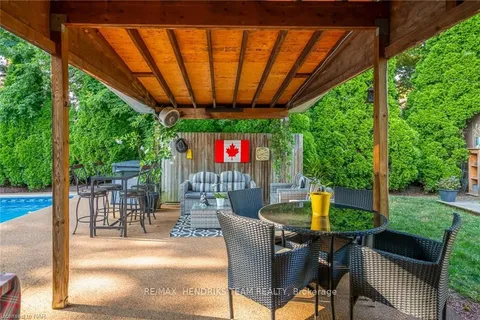 5 GLENCAIRN Dr, St. Catharines, ON L2M 2N2