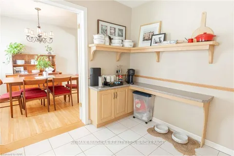 4 JOANNA Dr, St. Catharines, ON L2N 1V2