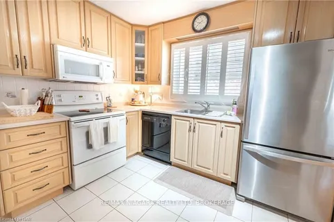 4 JOANNA Dr, St. Catharines, ON L2N 1V2