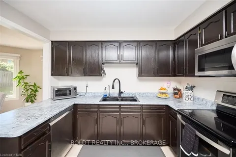 23 BARBICAN Tr, St. Catharines, ON L2T 4A2