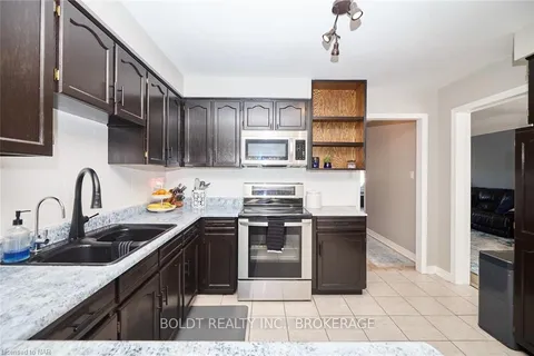 23 BARBICAN Tr, St. Catharines, ON L2T 4A2