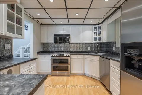 477 DORCHESTER St, Niagara-on-the-Lake, ON L0S 1J0