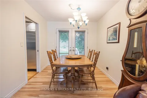 477 DORCHESTER St, Niagara-on-the-Lake, ON L0S 1J0