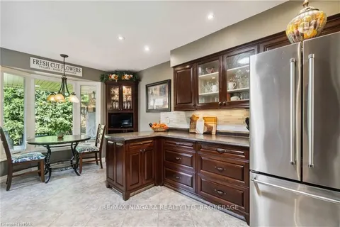 11 BRITTANY Crt, St. Catharines, ON L2S 3C3