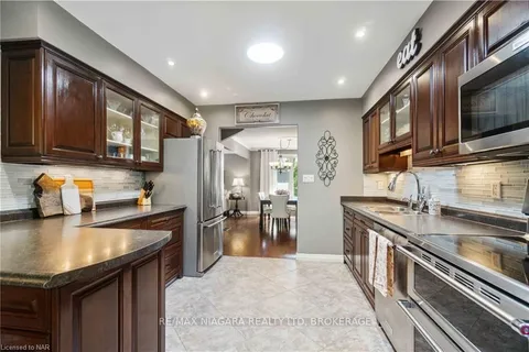 11 BRITTANY Crt, St. Catharines, ON L2S 3C3