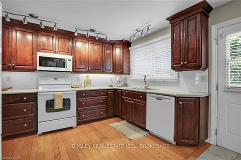 4970 DAVID Ave, Niagara Falls, ON L2E 5C8