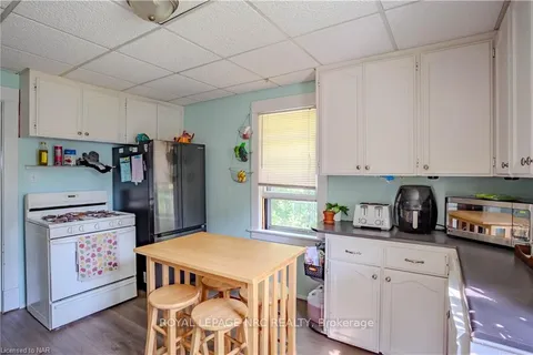 246 HENRIETTA St, Fort Erie, ON L2A 2K7