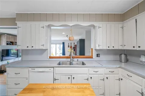 396 HELENA St, Fort Erie, ON L2A 4J9