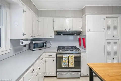 396 HELENA St, Fort Erie, ON L2A 4J9