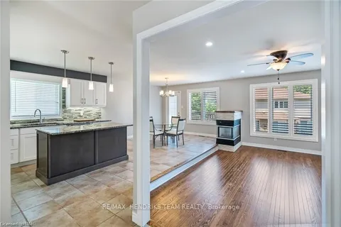 129 DORCHESTER Dr, Grimsby, ON L3M 5H5