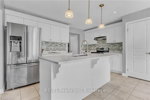 9349 MADISON Cres, Niagara Falls, ON L2H 0M3