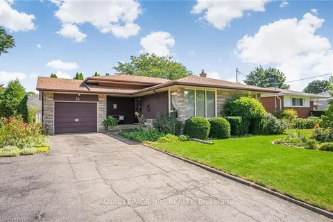 16 ST. LAWRENCE Dr, St. Catharines, ON L2M 2T9