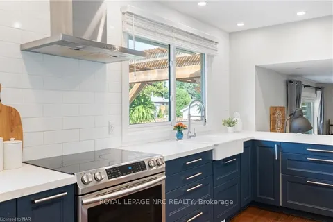 14 LAGUNA Cres, St. Catharines, ON L2M 6Z9