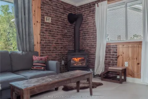 219 LAKESHORE Rd, St. Catharines, ON L2M 1R8