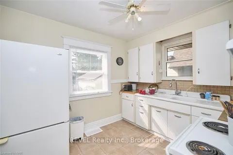 5791 DORCHESTER Rd, Niagara Falls, ON L2G 5S6