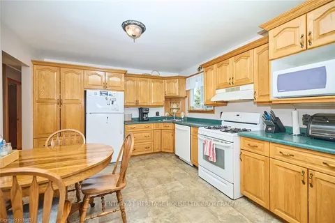 30 JANET St, Port Colborne, ON L3K 2E7