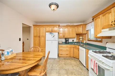 30 JANET St, Port Colborne, ON L3K 2E7