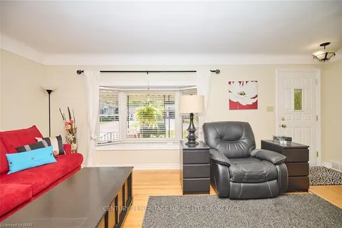 1216 BENNER Ave, Fort Erie, ON L2A 4N7