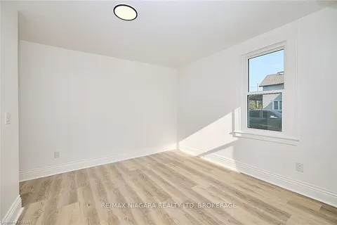 245 STANTON St, Fort Erie, ON L2A 3N8