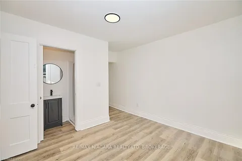 245 STANTON St, Fort Erie, ON L2A 3N8