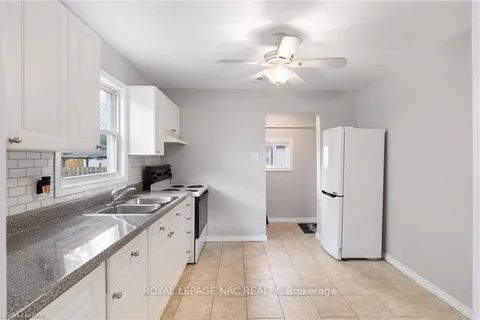 15 GEORGE Rd, Fort Erie, ON L2A 5J8