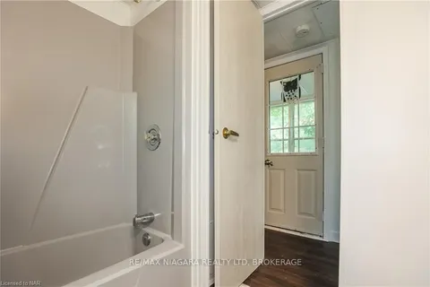 8845 LUNDY'S LANE St, Niagara Falls, ON L2H 1H5