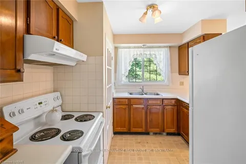 6 ANDORA Crt, Welland, ON L3C 4L4