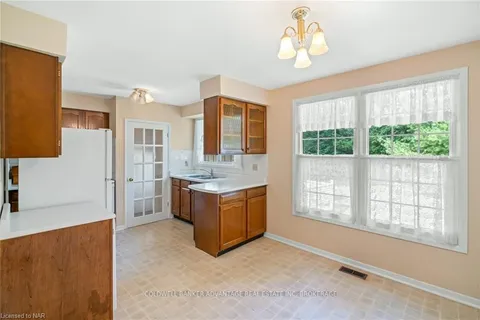 6 ANDORA Crt, Welland, ON L3C 4L4