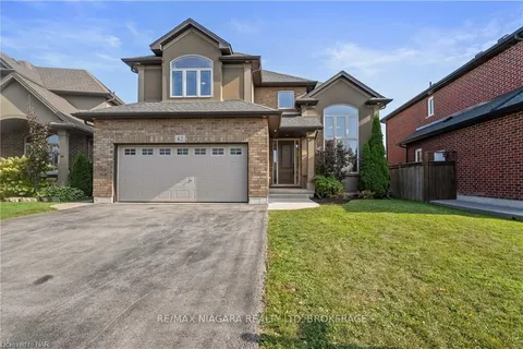 82 CREEKSIDE Dr, Welland, ON L3C 0B4