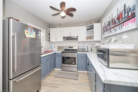 48 SEMLEY Ave, Welland, ON L3C 1X4