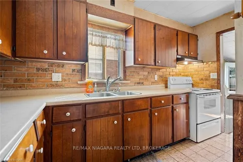 487 CRESCENT Rd, Fort Erie, ON L2A 4P9