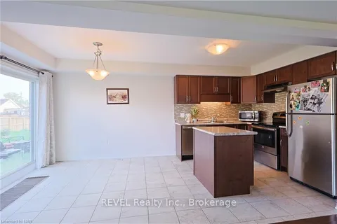 7732 SHAW St, Niagara Falls, ON L2G 0H2