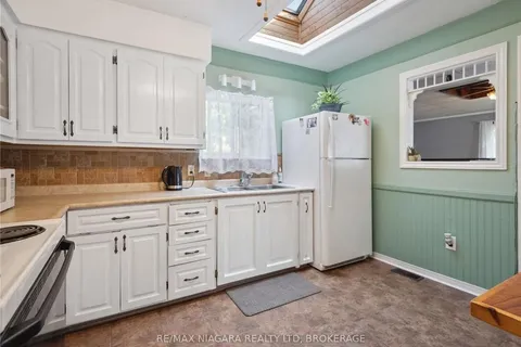 1304 SPEARS Rd, Fort Erie, ON L2A 4N3