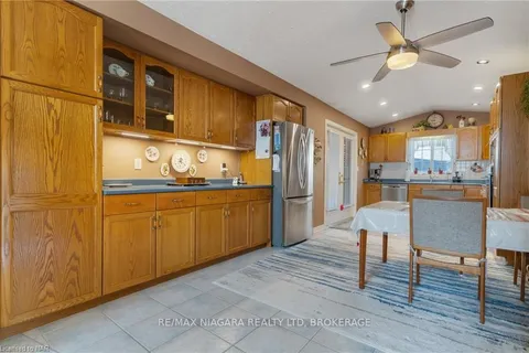 31 CRYSLER Cres, Thorold, ON L2V 5A2