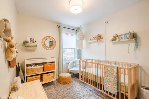 6151 CADHAM St, Niagara Falls, ON L2G 3A3