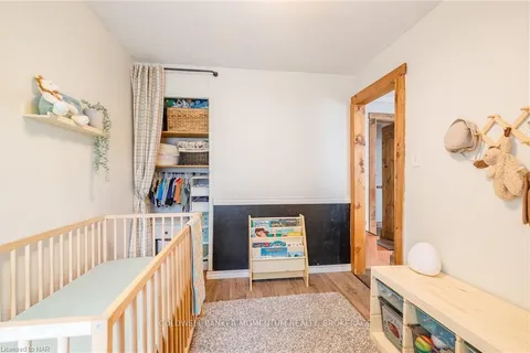 6151 CADHAM St, Niagara Falls, ON L2G 3A3